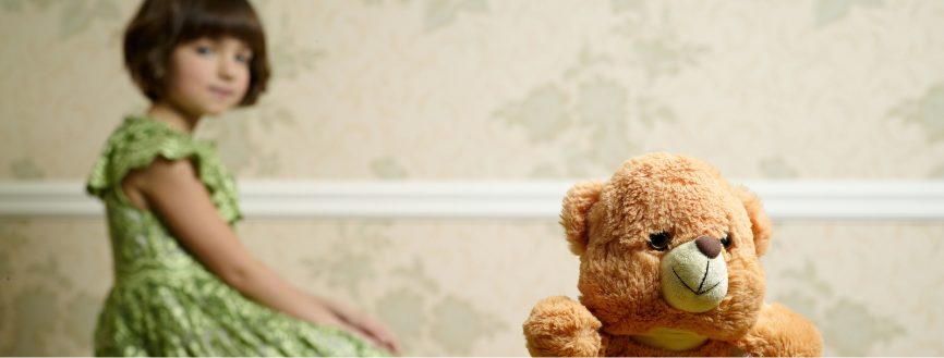 Recevoir un mineur seul : avec ou sans l'accord des deux parents ?