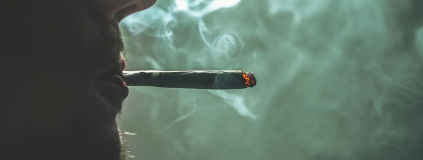 Briser le cycle : revue systématique des mécanismes neurobiologiques et des innovations psychothérapeutiques dans le traitement de la dépendance à la kétamine