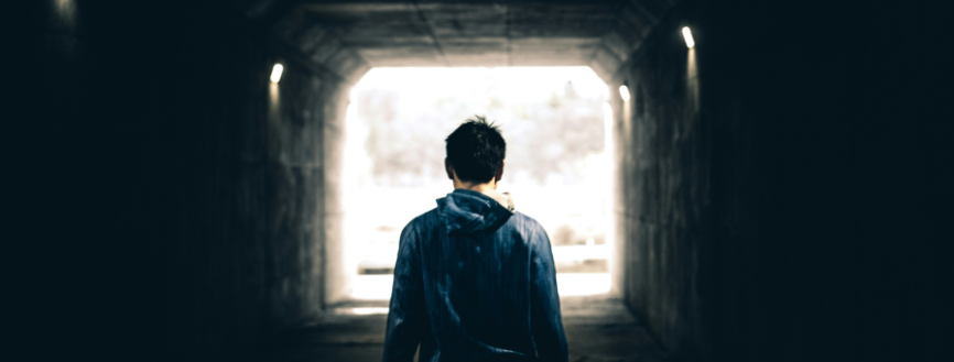 Efficacité à court et à long terme d'un traitement intensif bref des traumatismes chez les adolescents atteints d'un TSPT et leurs aidants