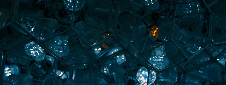 Stimulation bilatérale : effets différentiels sur l'EEG et la physiologie périphérique