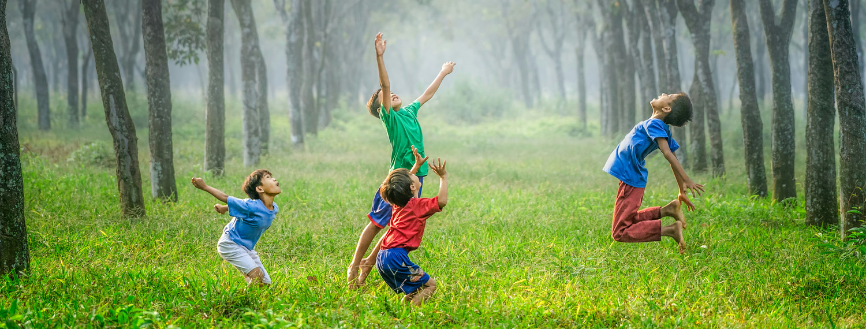 Impact épigénétique d'un programme de groupe intensif multimodal d'une semaine pour adolescentes avec expériences adverses multiples dans l'enfance